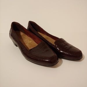 Clarks Artisan Women's Burgundy Snake Patter Shoe